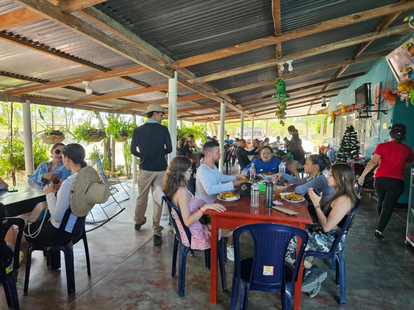Hostal Sol De Verano Dona Lilia Villavieja Luaran gambar